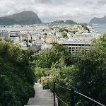 Nordic Nook - Modern Downtown