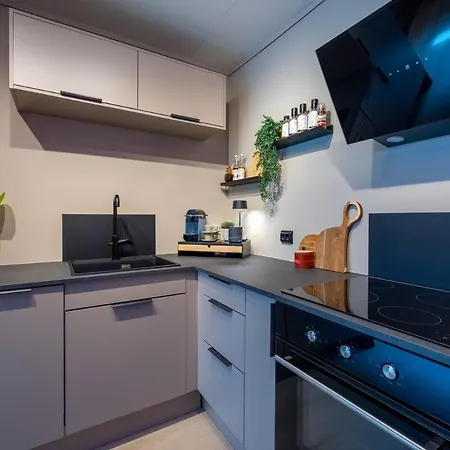 Nordic Nook - Modern Downtown Apartment