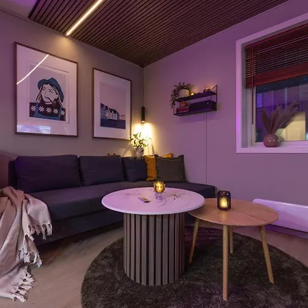 Nordic Nook - Modern Downtown Apartment *