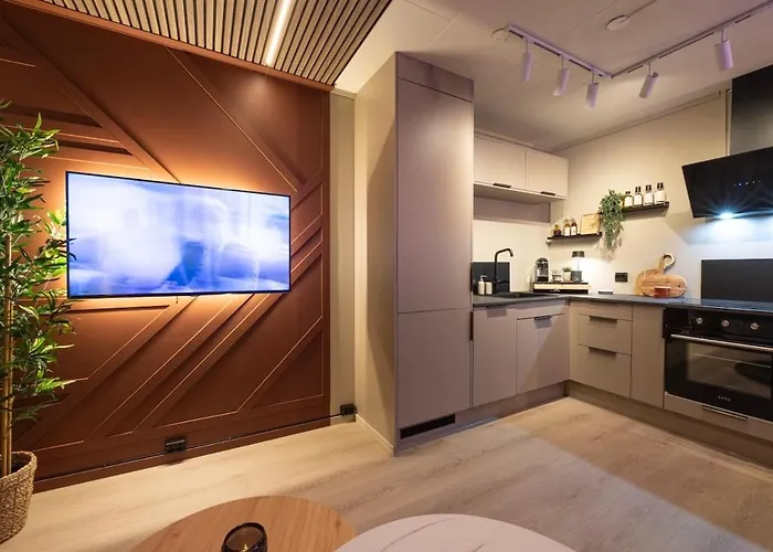 Nordic Nook - Modern Downtown Apartment *