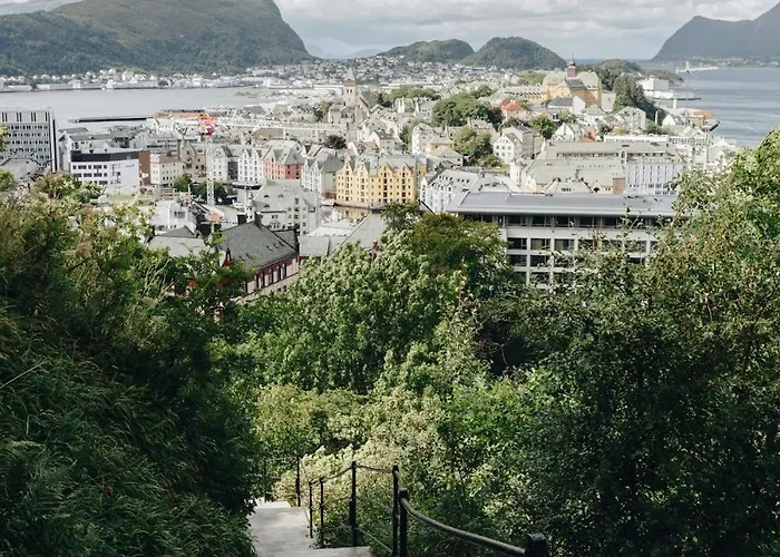 Nordic Nook - Modern Downtown