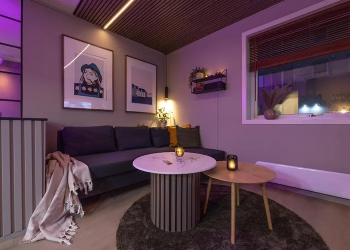 Nordic Nook - Modern Downtown Apartment *