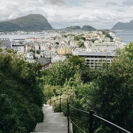 Nordic Nook - Modern Downtown